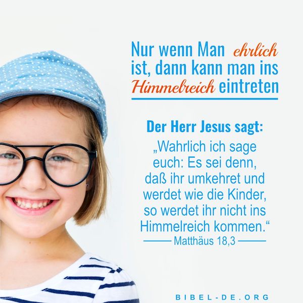 ein kleines Mädchen lächelte