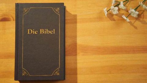 Wie nahm die Bibel Gestalt an? Welche Art von Buch ist die Bibel genau?